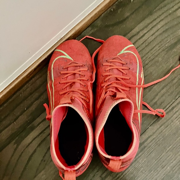 Orange Nike cleats.Size 5.5 youth. - Picture 4 of 4